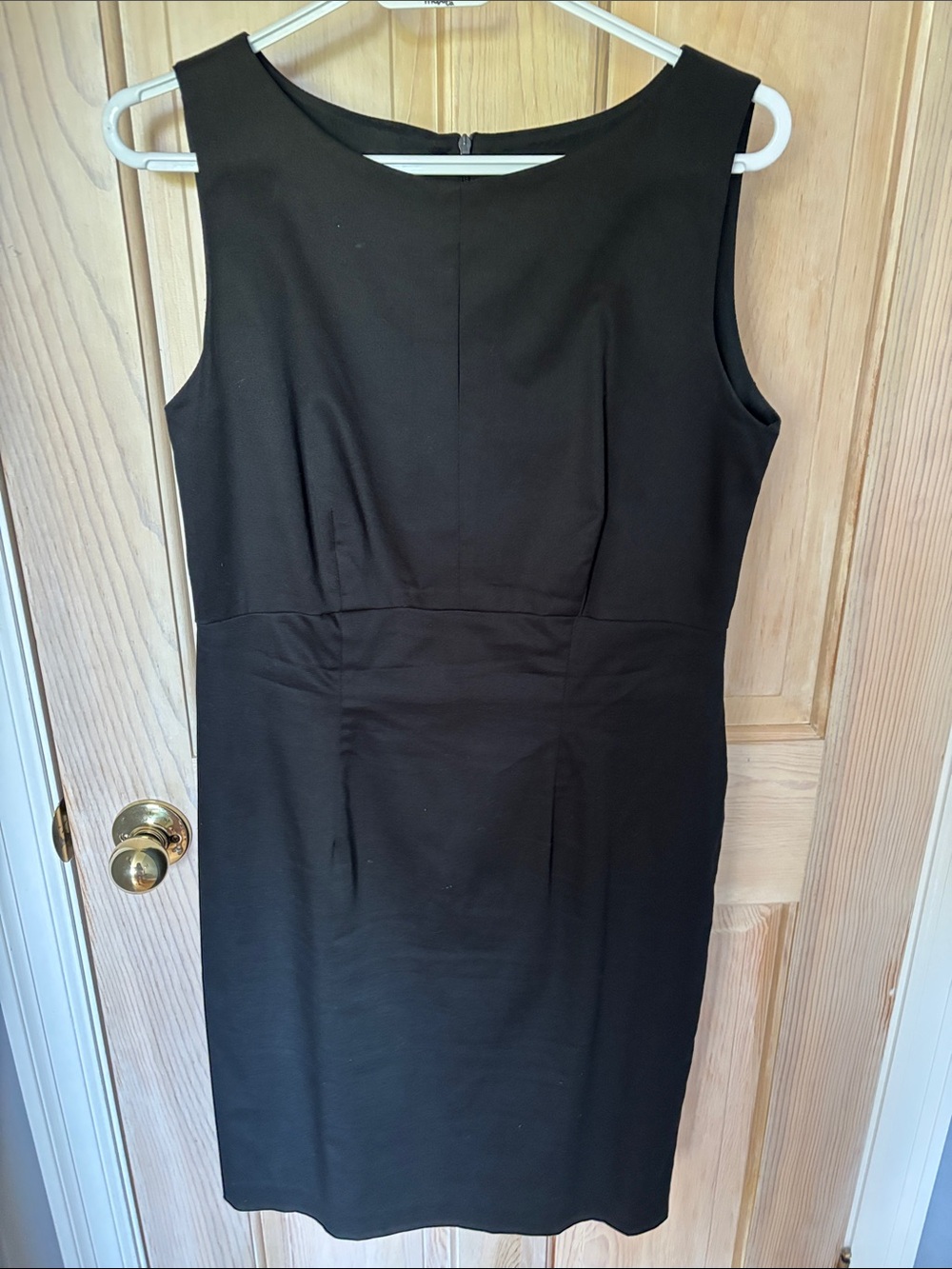 Sleek Black Sleeveless Midi Dress